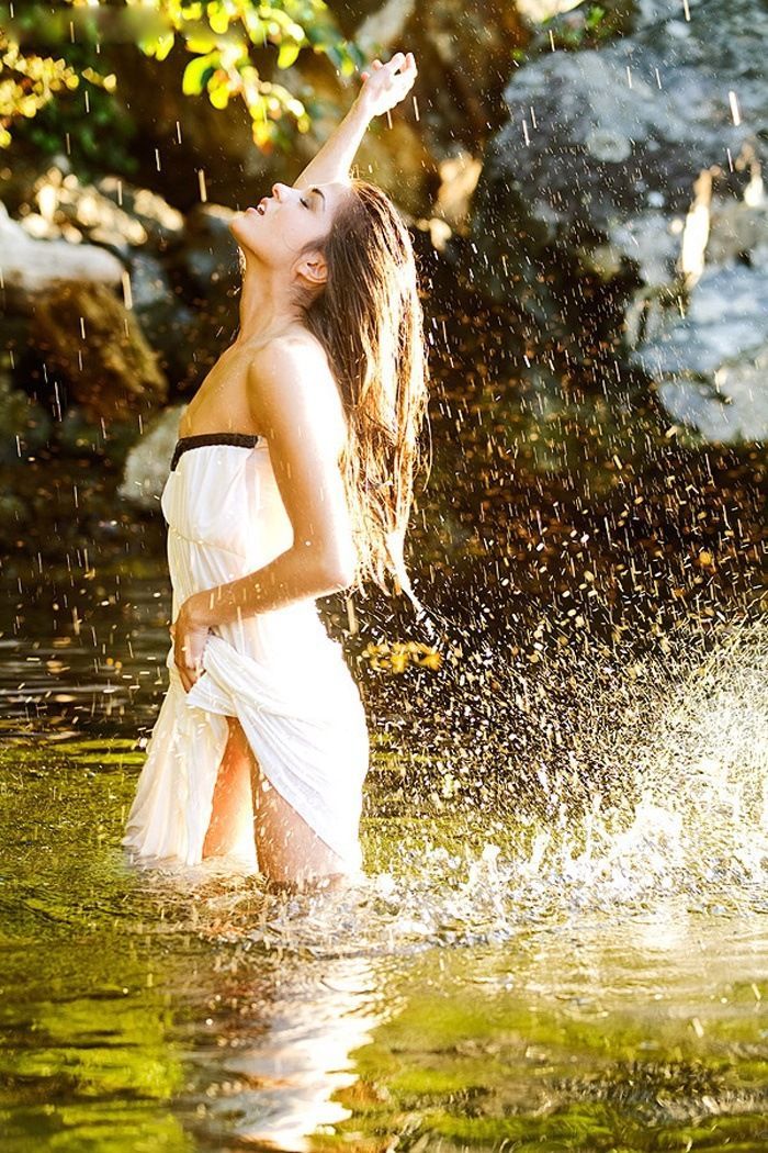 Marie Avgeropoulos in City