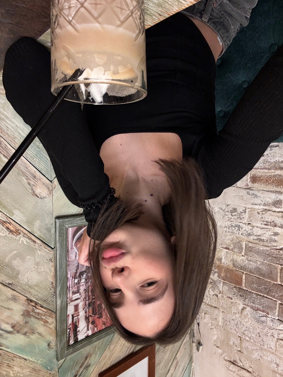 Fresh photos, fresh mood — Tina online in City