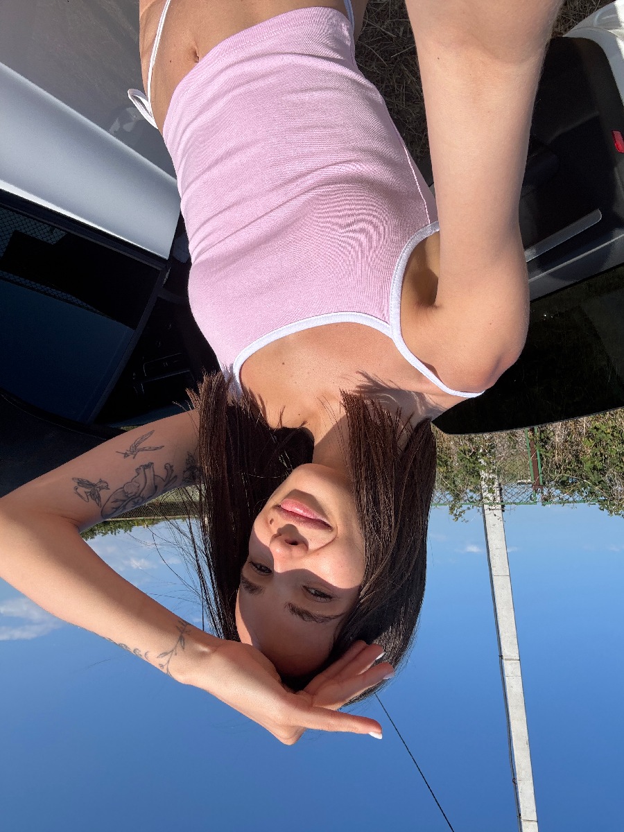 Sexy model Tina in City